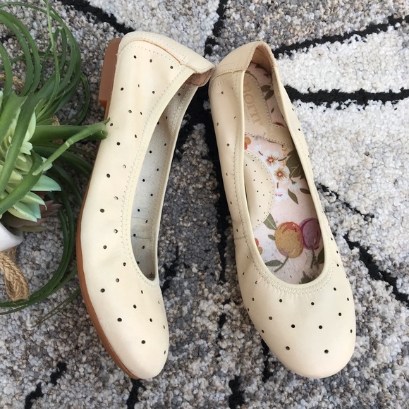 Born Shoes - 🍀🌸 Born perforated Ballet Flats🌸🍀